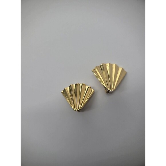 Vintage Monet Earrings Clip On Gold Tone Fan Shaped Jewelry Costume - Picture 8 of 12